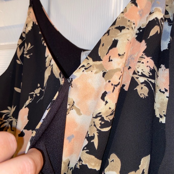 Sienna Sky Dressy Floral Romper 🌸 - Picture 4 of 8